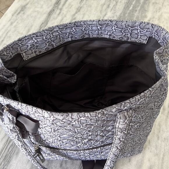 Simply Southern Gray Snakeskin Print Quilted Tote Bag Zipper Bows Travel - Picture 6 of 11